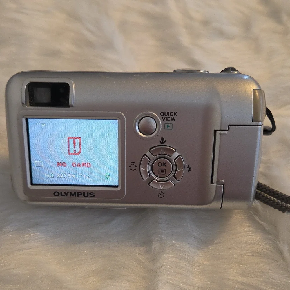 Olympus Camedia D-580 Zoom Digital Camera - Tested & Working - Silver Y2K